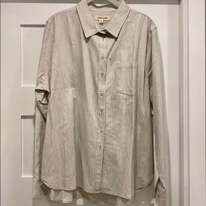 NWOT Tradlands Jessica Grey XL button down.